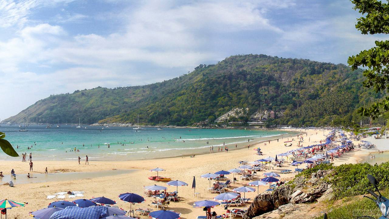 Nai harn beach