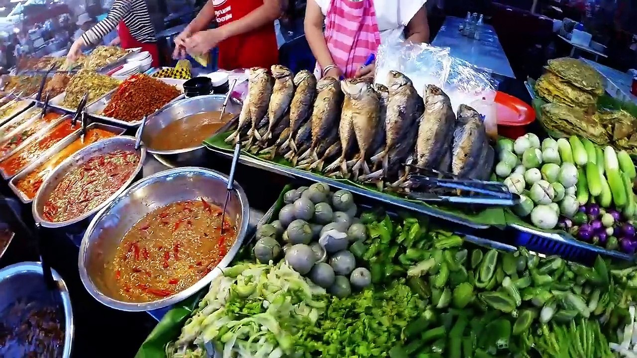 Ночной рынок тепразит. Ночной рынок в Паттайе на Тепразит. Тайланд Паттайя рынок. Паттайя стрит фуд. Таиланд Паттайя ночной рынок.