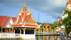 Храм Ват  Плай Лем (Wat Plai Laem)