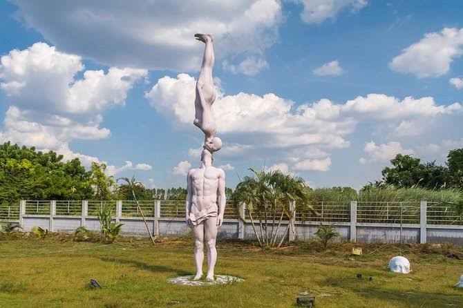 Скульптуры в эротическом парке Love Art Park в Паттайе