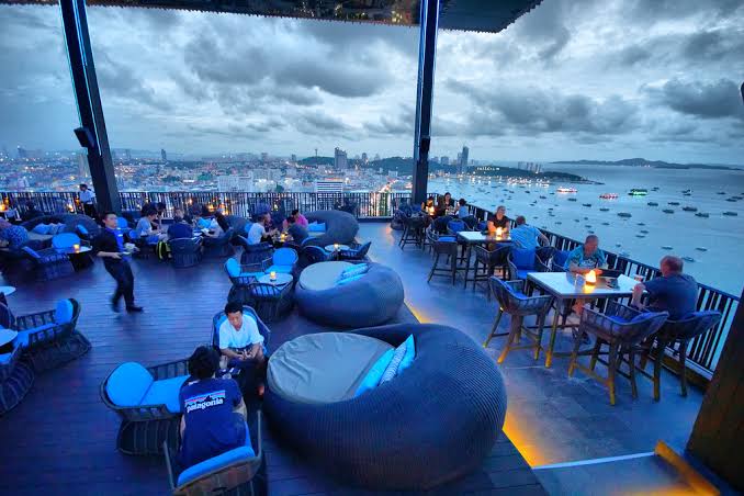 Horizon бар на крыше отеля Hilton Pattaya