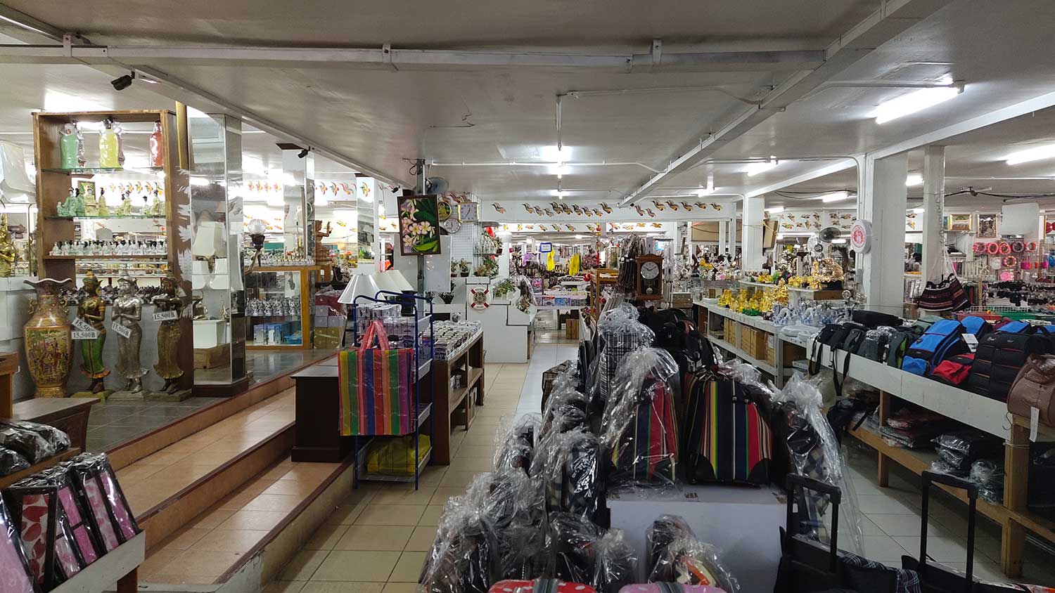 Магазин сувениров Лукдот (Lukdod) в Паттайе